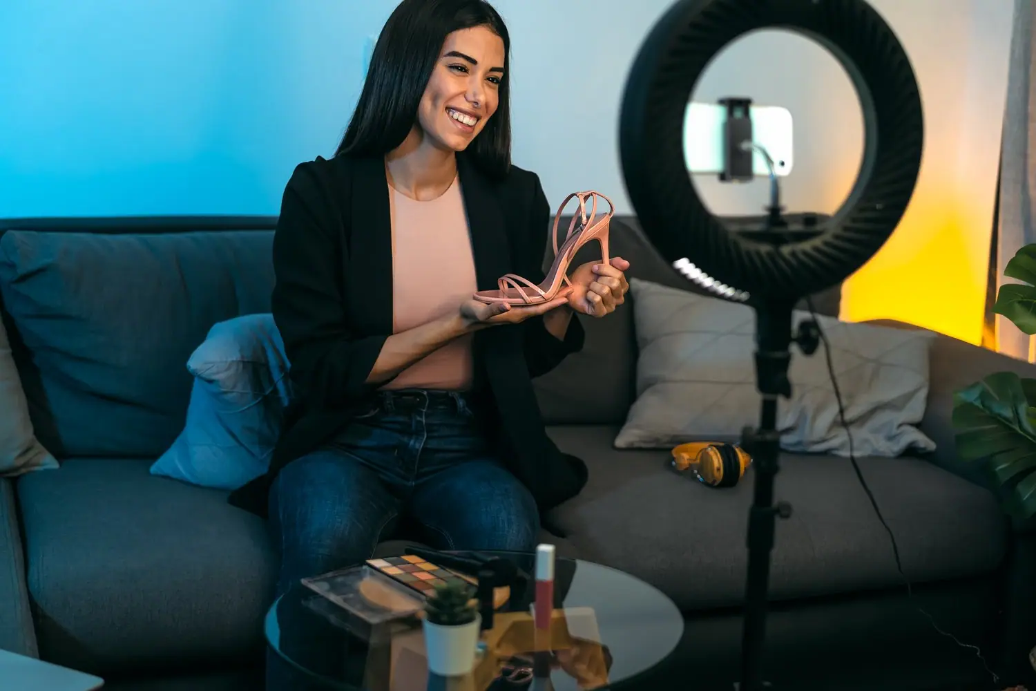 Influencer marketing vs tradycyjna reklama - przyszłość promocji