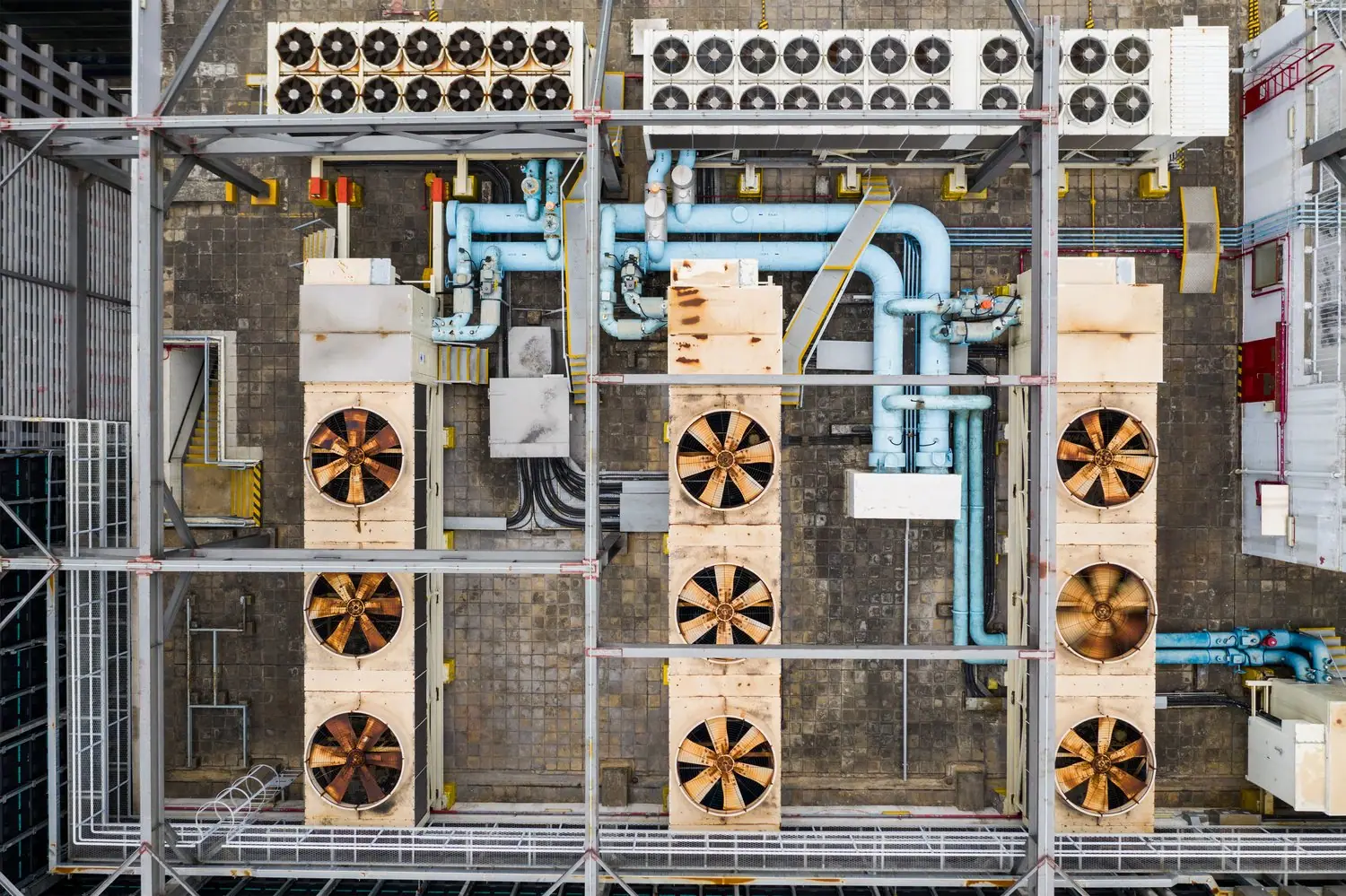 Czym różni się klimatyzacja split od multisplit - porównanie systemów chłodzenia